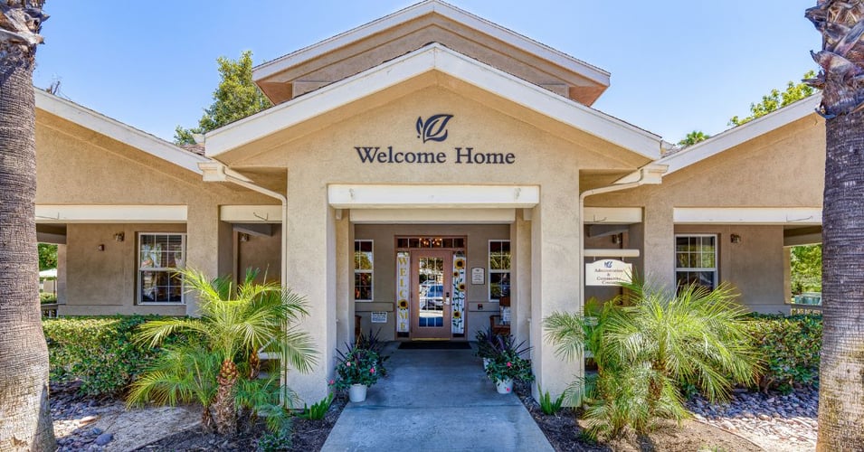 photo of pacifica senior living hemet building from the front entrance